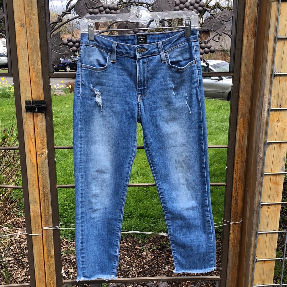 Just Black cotton blend skinny crop jeans size 28